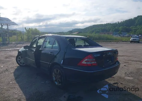 2007 Mercedes-Benz C 280 Luxury 4Matic z USA, uszkodzony, nr VIN WDBRF92H97F928277